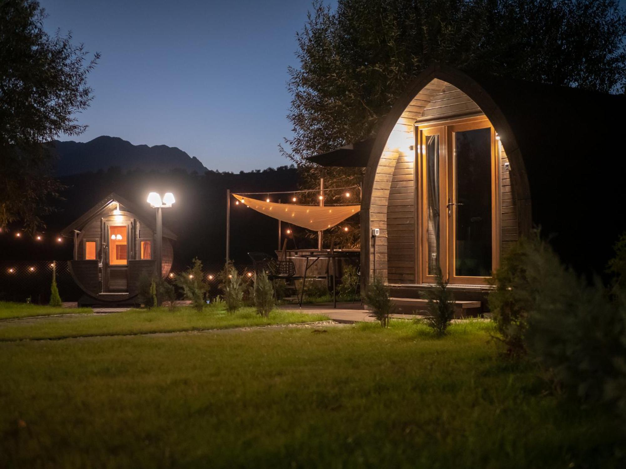 Glamp In Style Pods Resort Μπραν Εξωτερικό φωτογραφία
