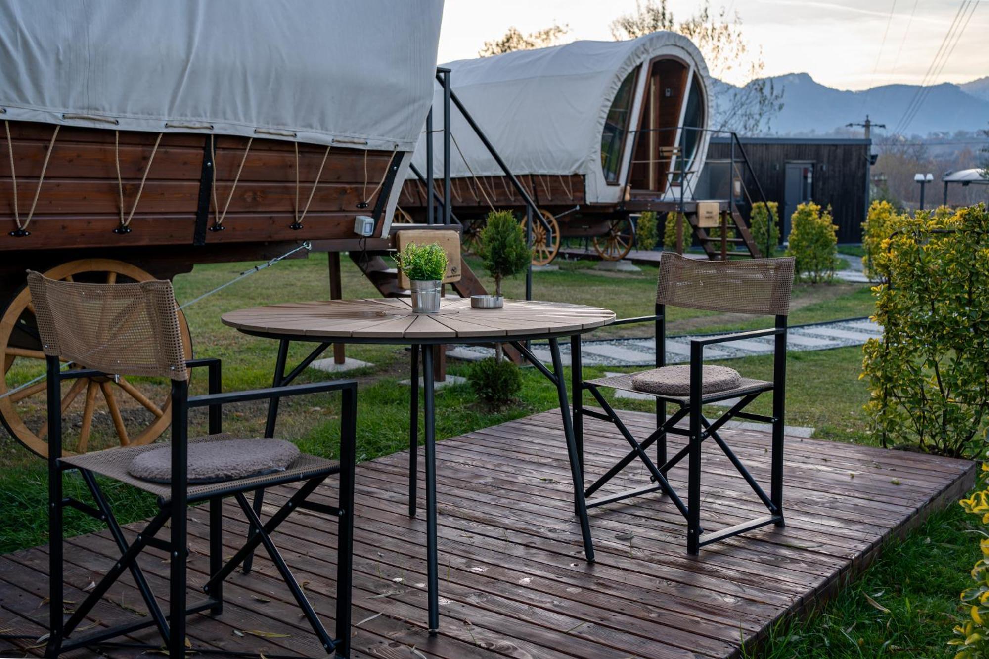 Glamp In Style Pods Resort Μπραν Εξωτερικό φωτογραφία