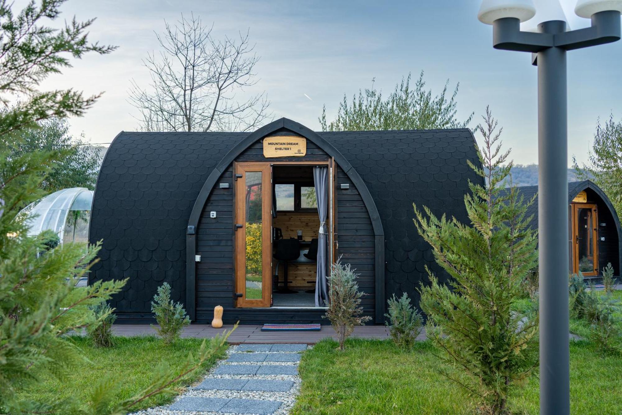 Glamp In Style Pods Resort Μπραν Εξωτερικό φωτογραφία