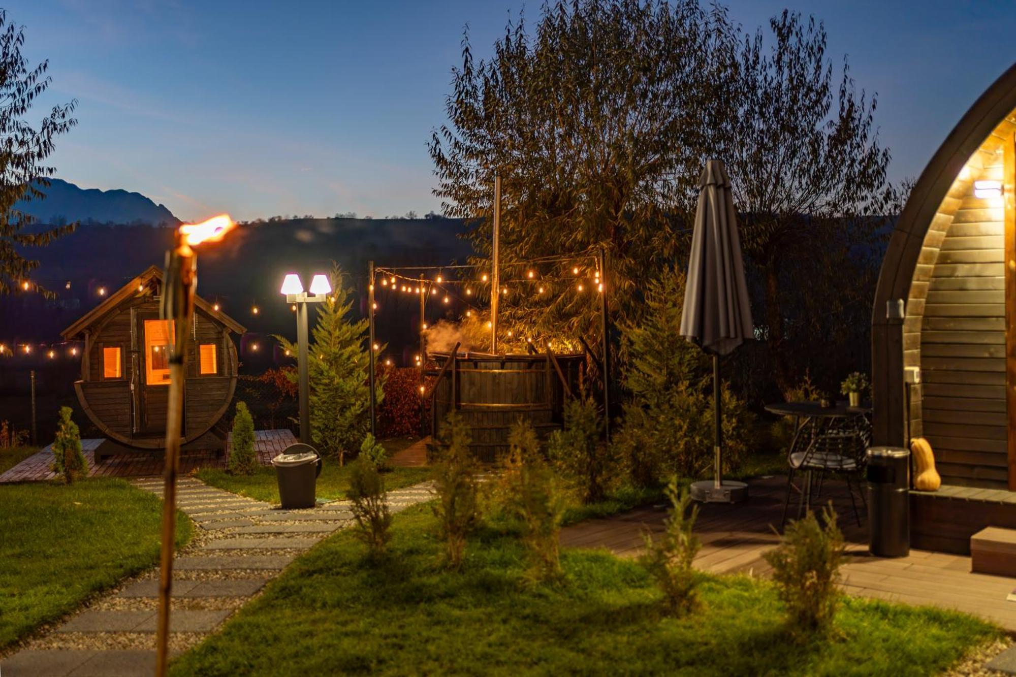 Glamp In Style Pods Resort Μπραν Εξωτερικό φωτογραφία