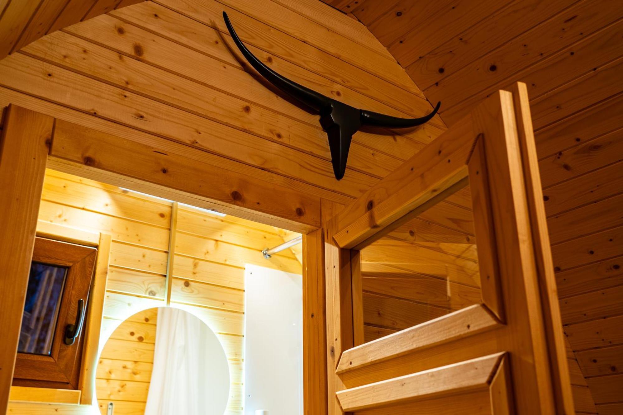 Glamp In Style Pods Resort Μπραν Εξωτερικό φωτογραφία