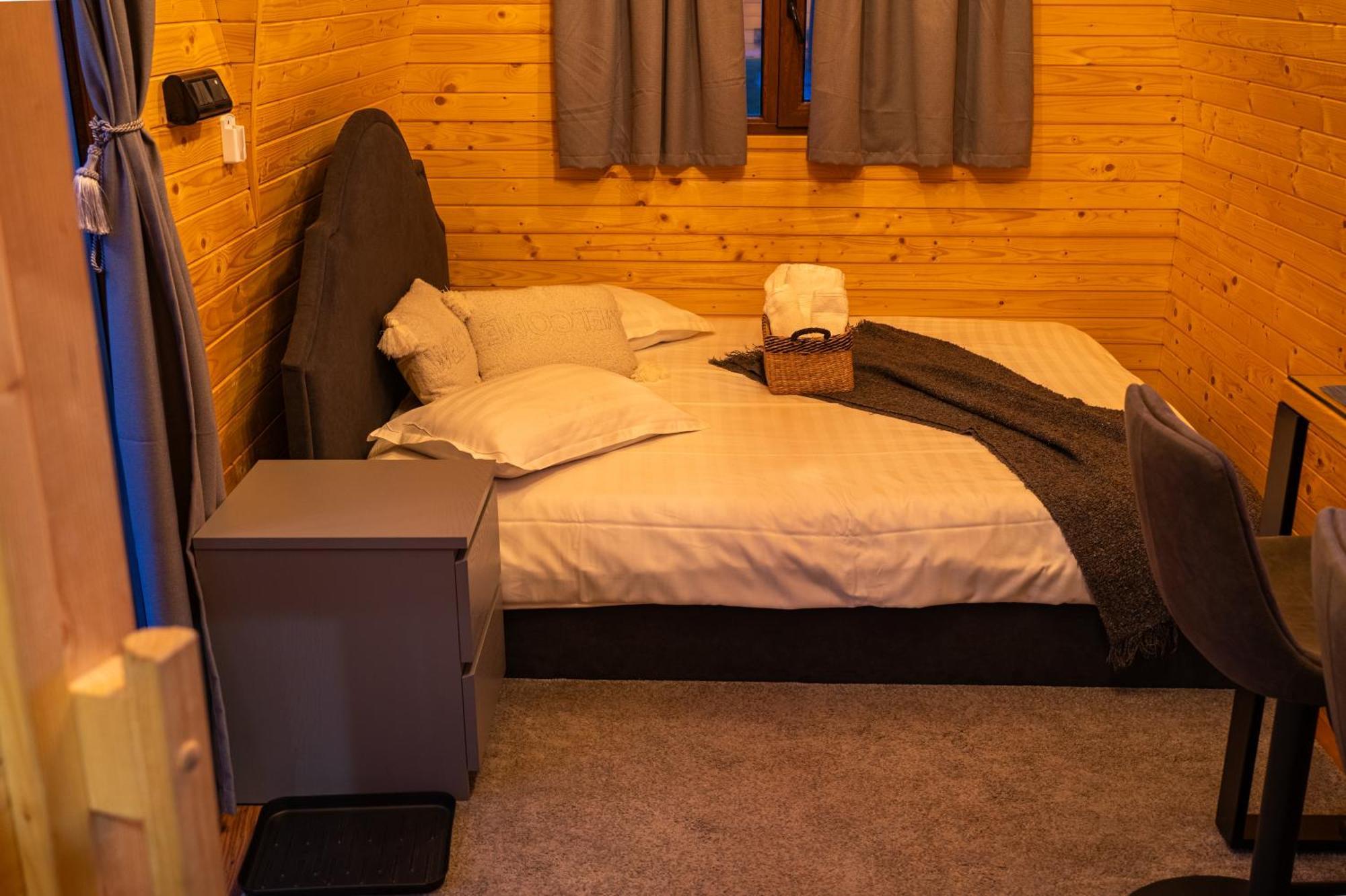 Glamp In Style Pods Resort Μπραν Εξωτερικό φωτογραφία