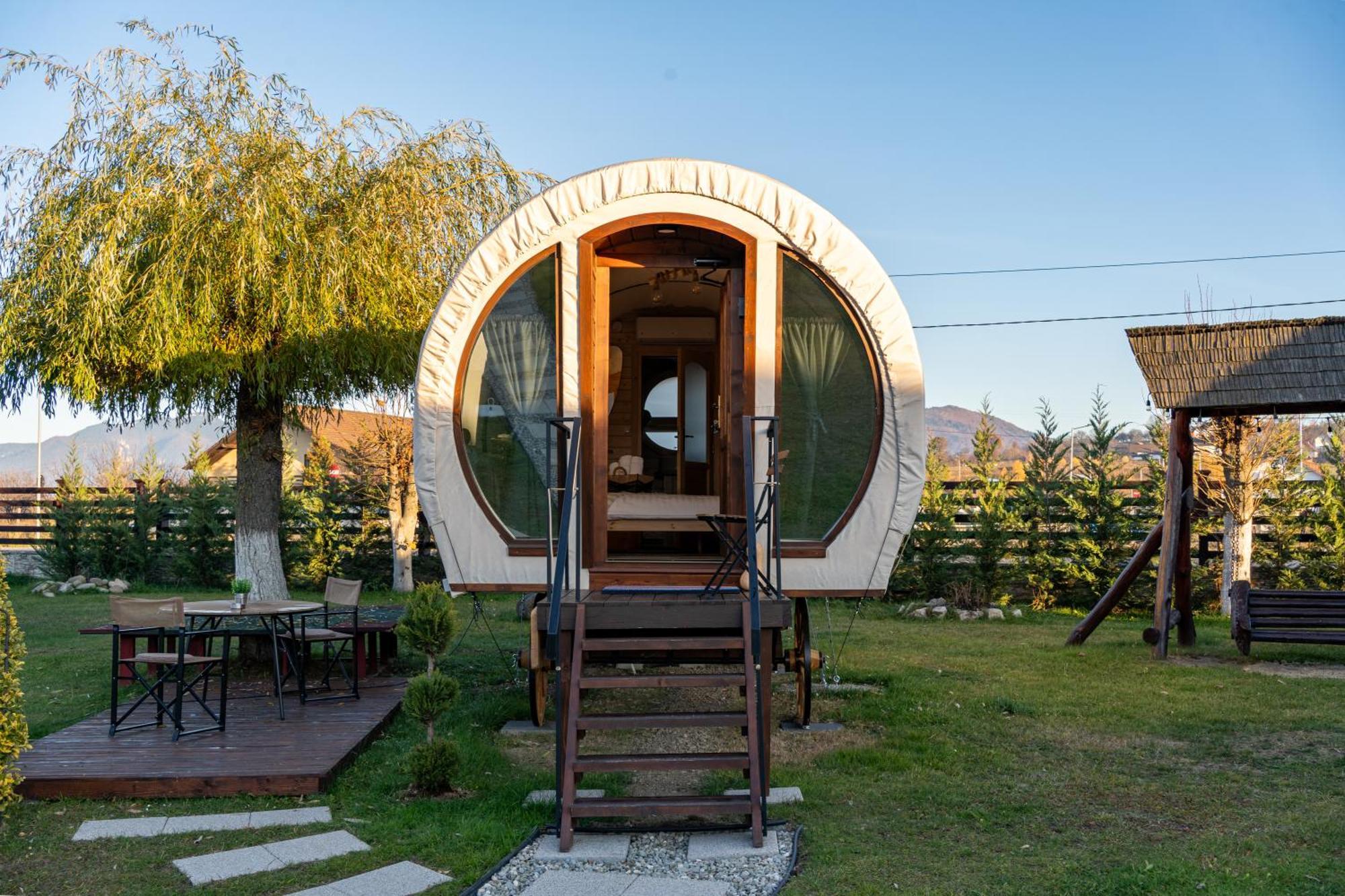 Glamp In Style Pods Resort Μπραν Εξωτερικό φωτογραφία