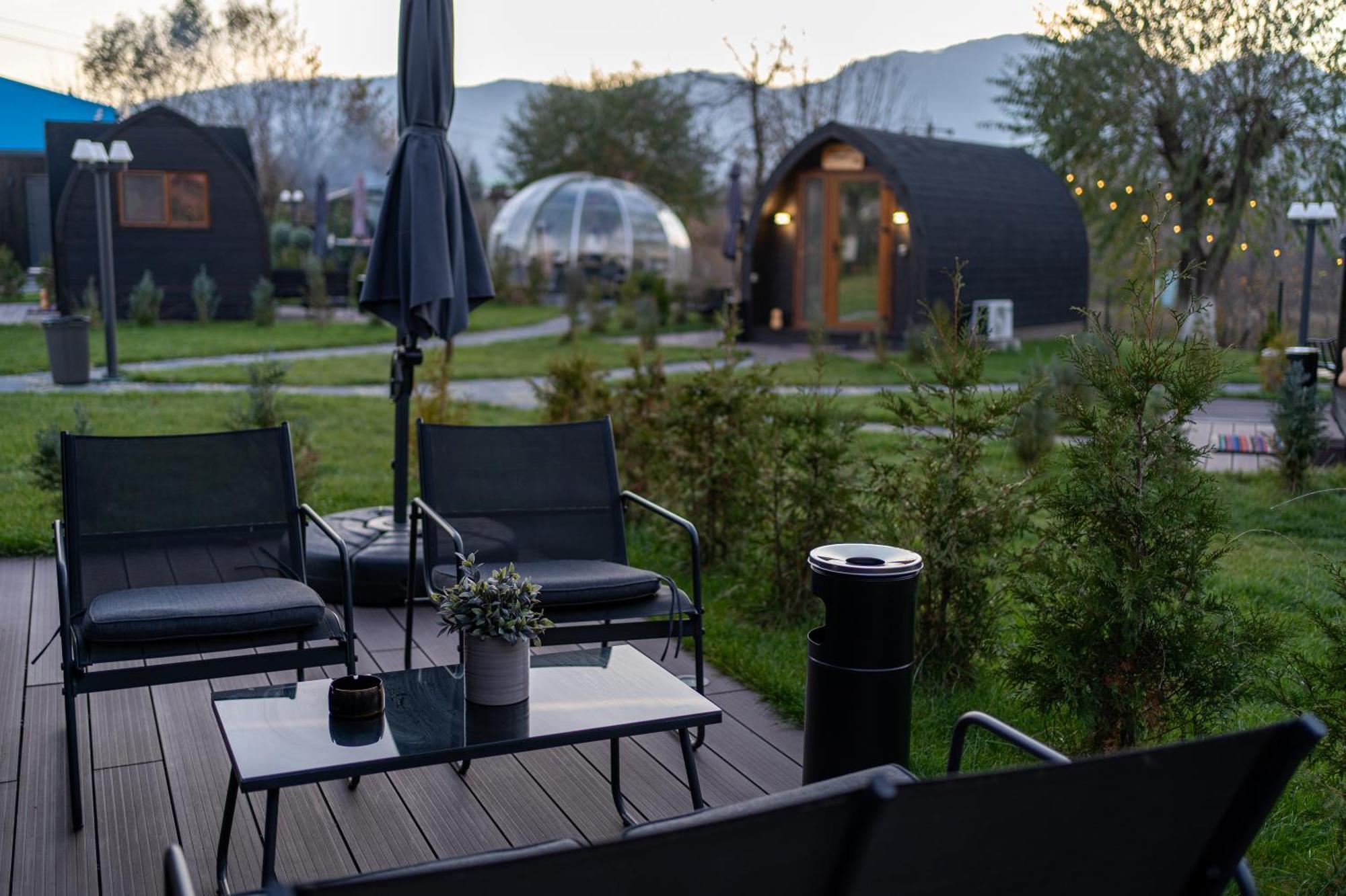 Glamp In Style Pods Resort Μπραν Εξωτερικό φωτογραφία
