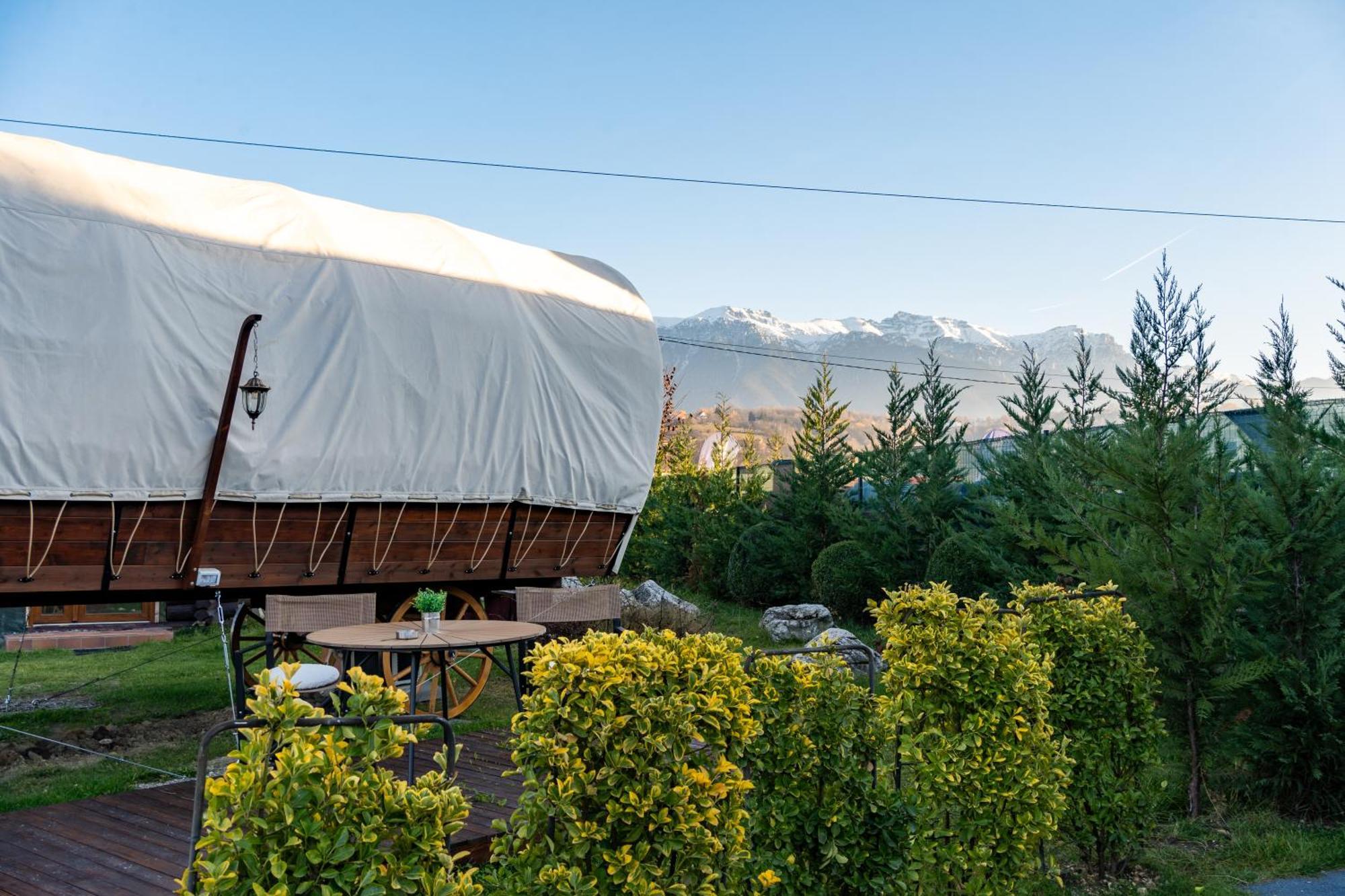 Glamp In Style Pods Resort Μπραν Εξωτερικό φωτογραφία