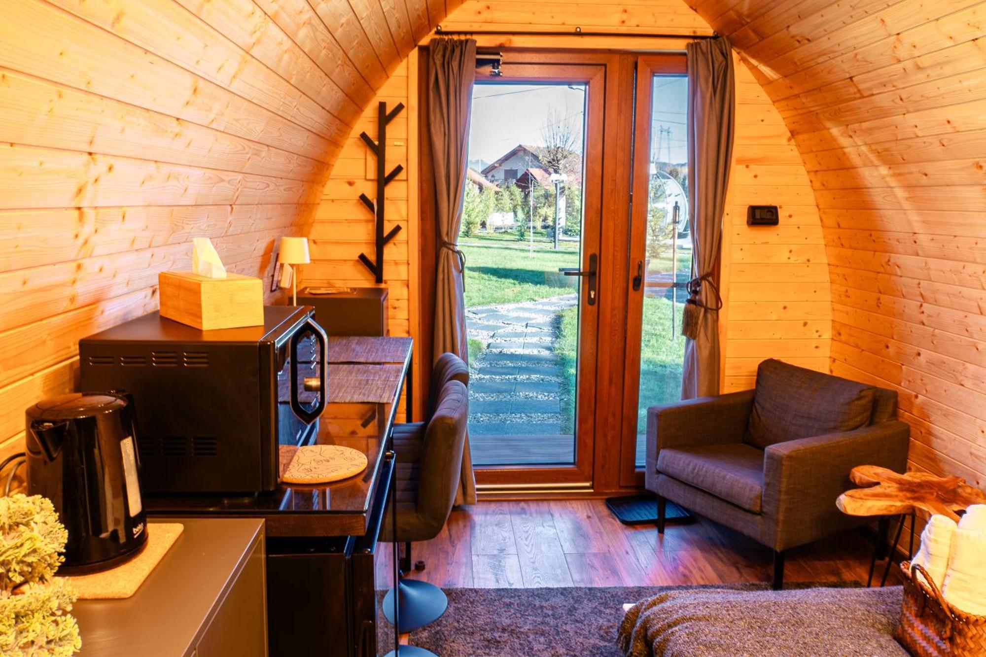 Glamp In Style Pods Resort Μπραν Εξωτερικό φωτογραφία
