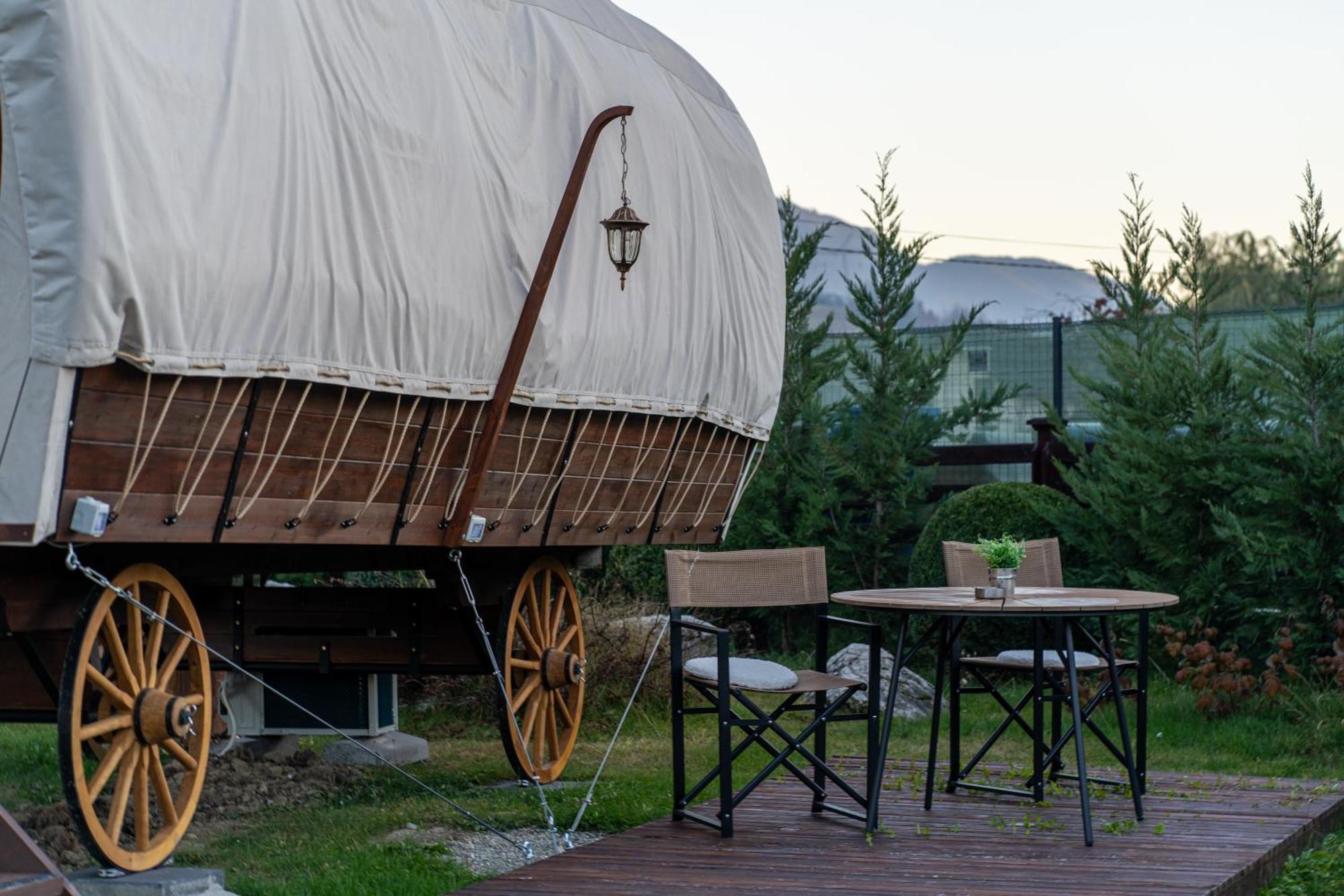 Glamp In Style Pods Resort Μπραν Εξωτερικό φωτογραφία