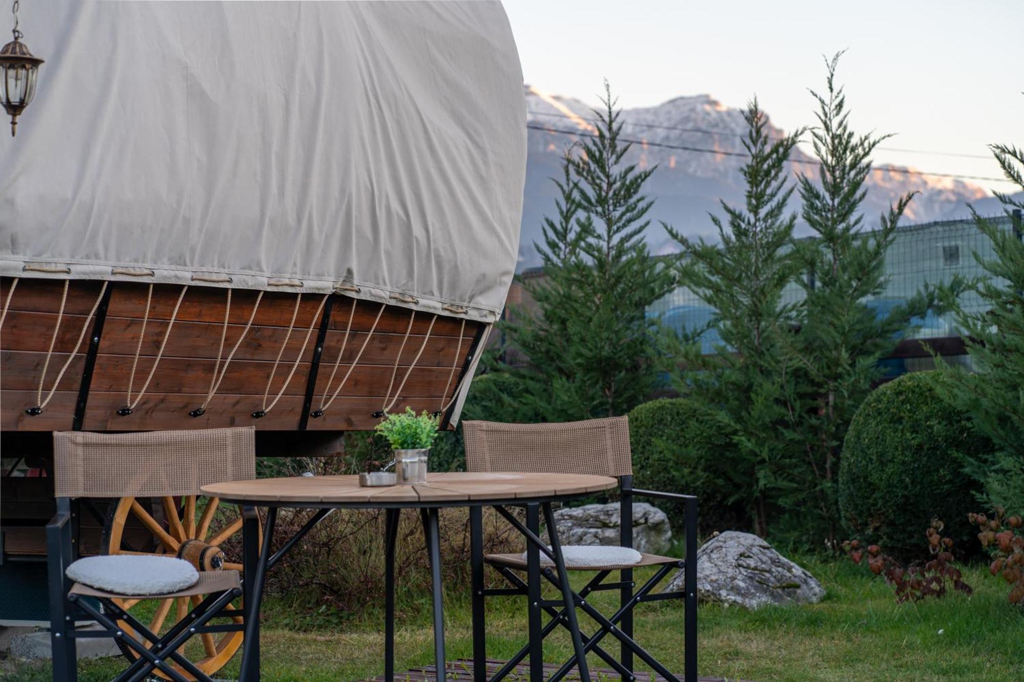 Glamp In Style Pods Resort Μπραν Εξωτερικό φωτογραφία