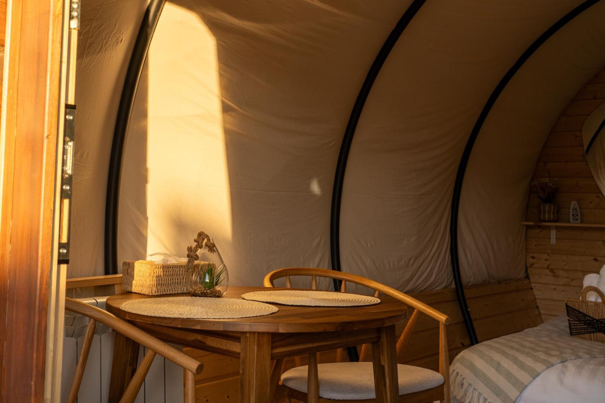 Glamp In Style Pods Resort Μπραν Εξωτερικό φωτογραφία