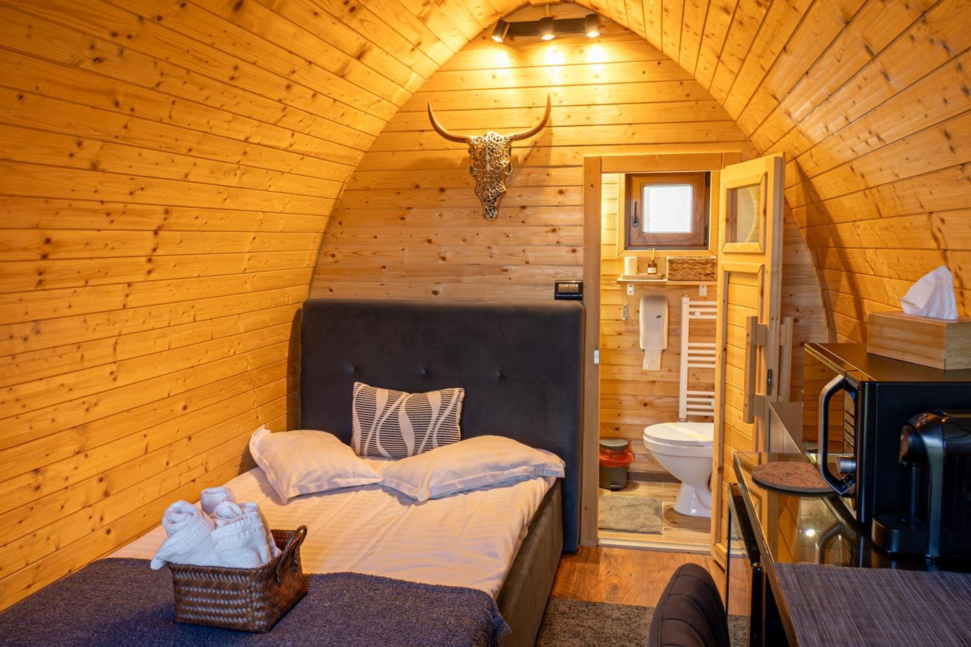 Glamp In Style Pods Resort Μπραν Εξωτερικό φωτογραφία